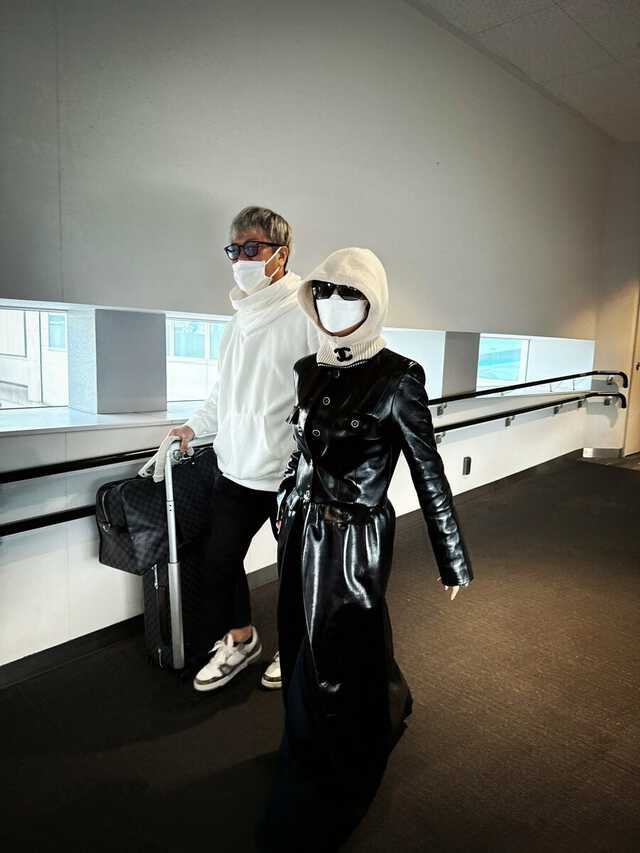 浜崎あゆみ 】 「ほっかむり氏、前から見た図」 移動時のショットに