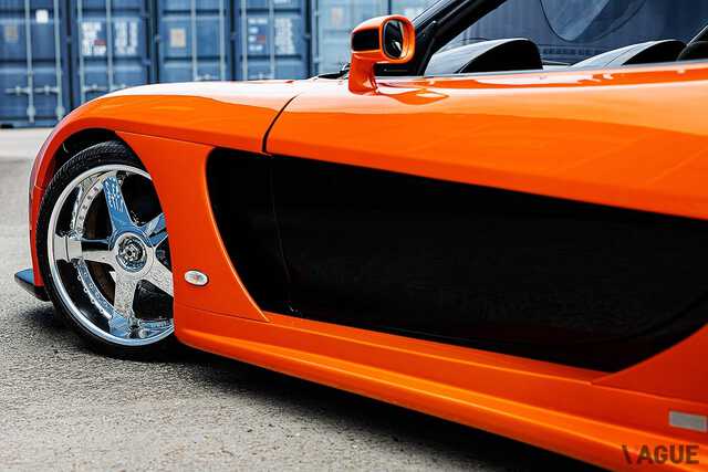 希少 ワイルドスピード マツダ RX7
18/1スケール ミニカー 映画『ワイルド・スピードX3 TOKYO DRIFT』に登場したマツダ「RX