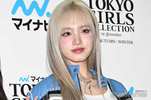 IVEリズ、キャミワンピ姿で美背中見せ「女神降臨」「背中まで美し