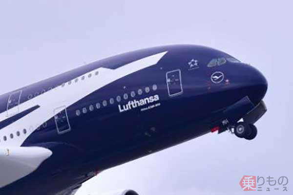 成田空港に「激レア超巨大怪鳥機」異例の降臨でSNS騒然！ 「まさか日本