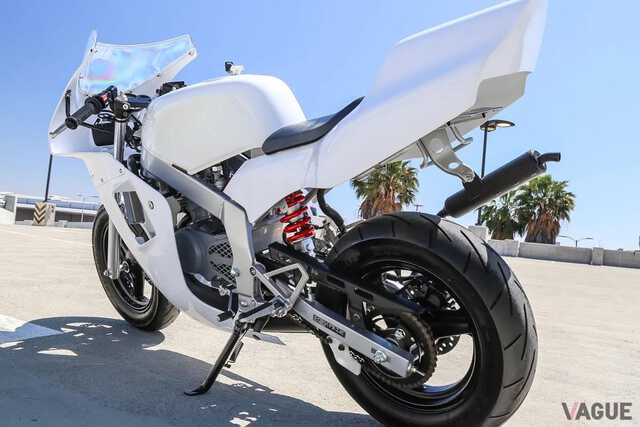 【70％OFF】 20年前の個体なのに未走行の“ほぼ新車” ホンダ「NSR50」を米国で パーツ