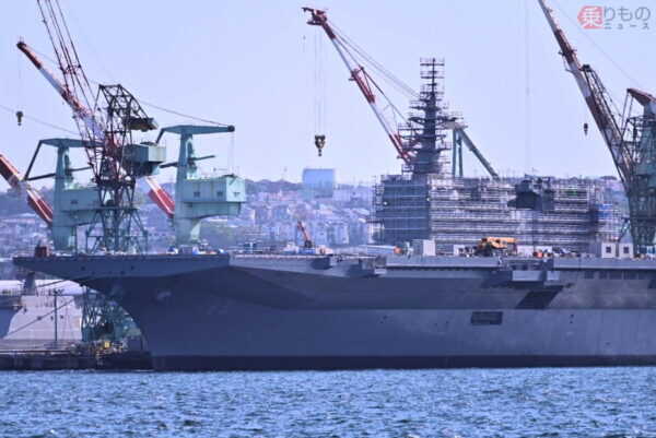形状一変の護衛艦「いずも」横浜港に出現！ 日本初の「CVM」誕生
