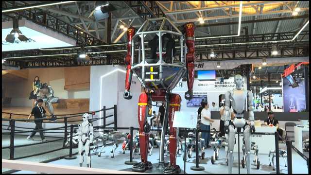 変身していくロボット 世界初「人が乗れる変形ロボット」も！中国で過去最大規模のAI展示会