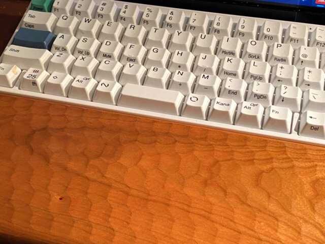 HHKB専用のパームレスト。キーボードカバーや携帯性など、付加価値が