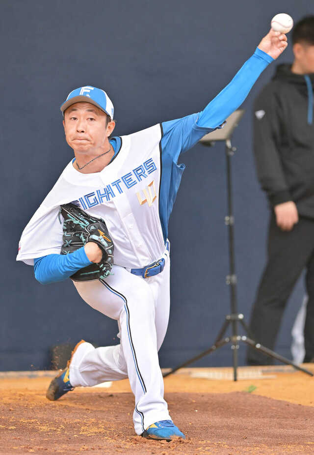 日本ハム】阪神から加入の島本がユニホーム姿お披露目「楽しみにして