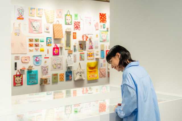 【受注生産品】大室家 キャラアートグラフ 複製原画 台北・華山で原田治さん「OSAMU GOODS」50周年展 海外初開催|au Web