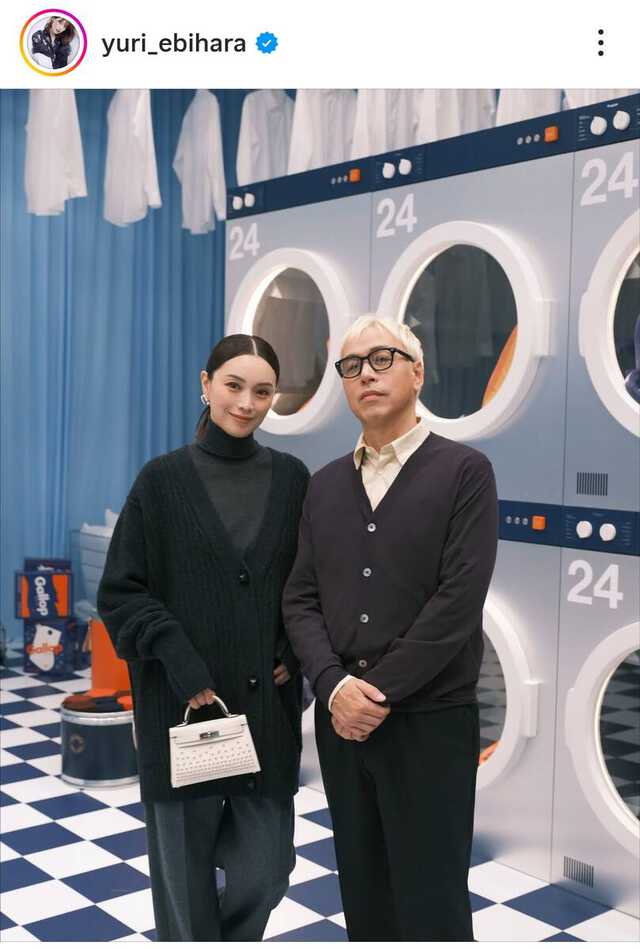 A BATHING APE Tシャツ 蛯原友里 ILMARI 結婚 結婚16年のエビちゃん ILMARIとの夫婦ショットが「ほんと