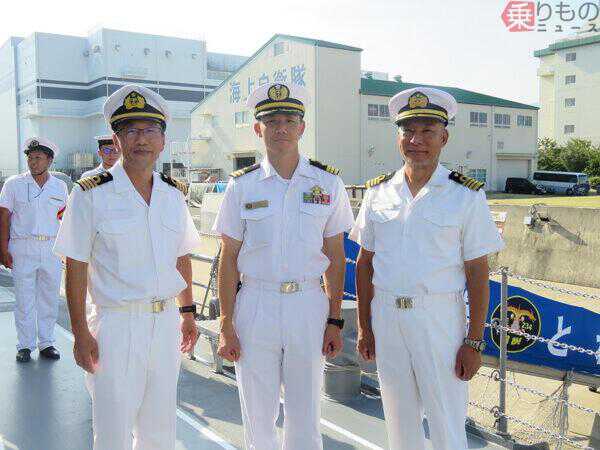 難敵は「カレーうどん」!?海上自衛隊“白い夏制服”が抱えた宿命 2020年