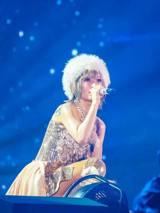 浜崎あゆみ スタジアムジャンパー(青)サイズL 浜崎あゆみ スタジアムジャンパー(青)サイズL 2025年最新】浜崎