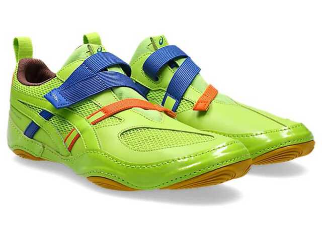 テーピングの概念をシューズに。ASICSとイッセイミヤケが共同開発|au