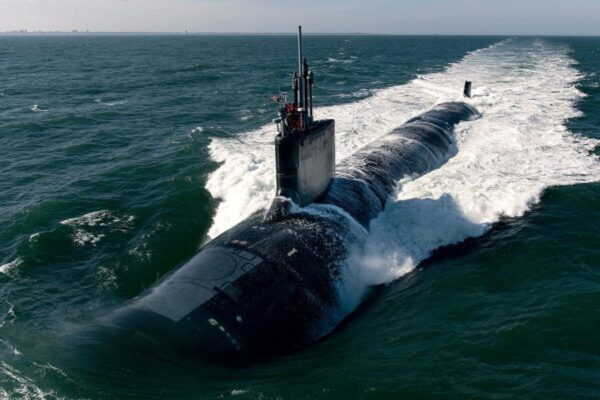 イラン軍艦を「潜水艦の魚雷で撃沈する瞬間」米が公開 すさまじい水柱