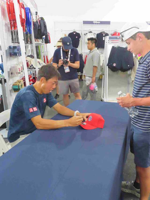 錦織圭 公式ユニフォーム サイン付(証明書あり) 錦織圭 1回戦でフルセットを戦うもの翌日は問題なし 約45分軽く
