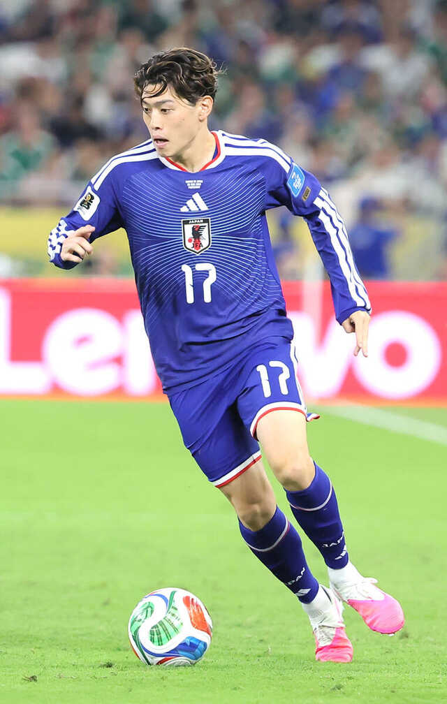 サッカー日本代表・鈴木唯 …