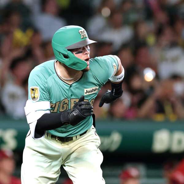 阪神・佐藤輝「HEROES DAY」4番の一撃で連敗止めた 「気持ちが出まし
