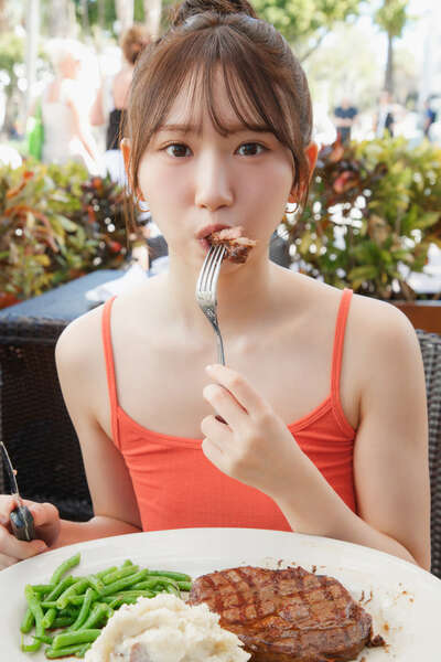 日向坂46藤嶌果歩の初写真集が話題に！お団子ヘアとともに