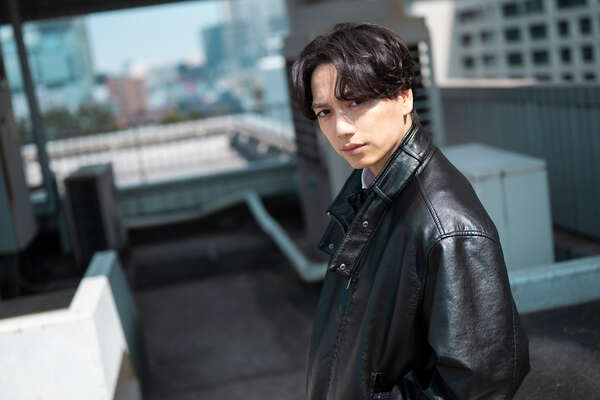 山崎育三郎のインタビュー風景