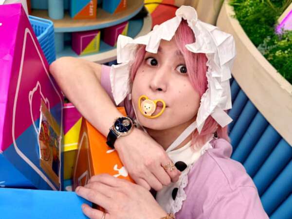 す、すんごい破壊力」佐久間大介、おしゃぶりショットに反響！ 「高級