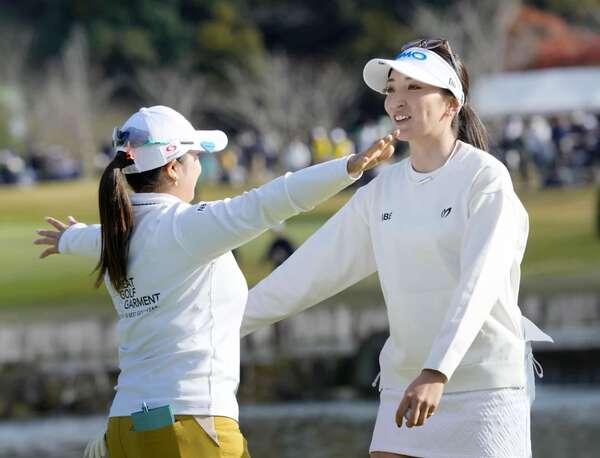 脇元華、逆転でツアー初優勝 28歳、伊藤園女子ゴルフ最終日|au Web