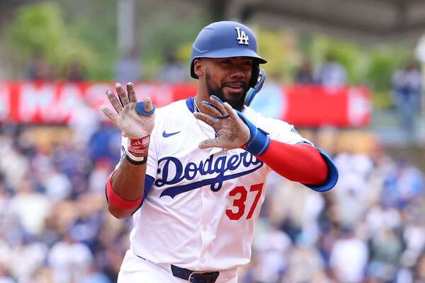 ドジャース】テオスカーが〝指導者〟として存在感「未来ある選手に経験