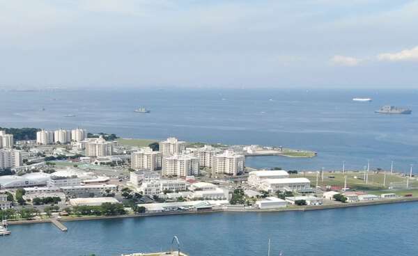米海軍のロサンゼルス級原子力潜水艦「サンタフェ」 横須賀を