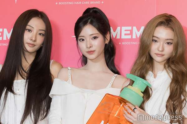 MEOVV、ミニ丈衣装で美脚披露 新ヘアケアブランドのアンバサダー