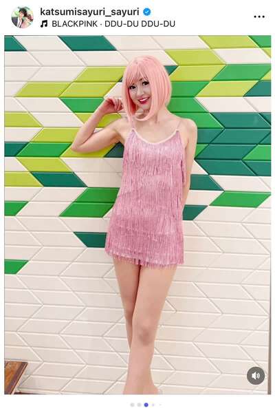 どこのモデル!?」56歳さゆり、ミニ丈ワンピで抜群スタイル 夫との“激変