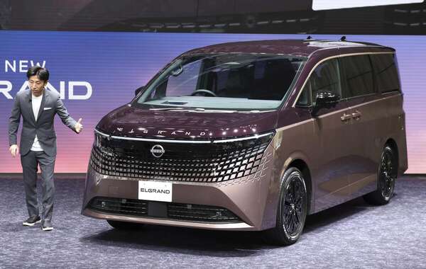 全面改良した日産「エルグランド」発売、販売台数で圧倒するトヨタ
