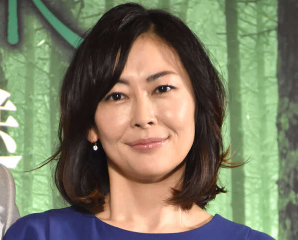 値下げしました❗中山美穂 さん 某化粧品メーカーの宣伝用生写真3枚セット❗貴重品 値下げ◇中山美穂さん 写真 3枚 - メルカリ