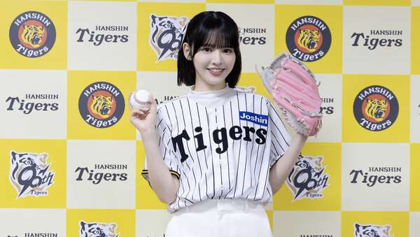 FRUITS ZIPPER・鎮西寿々歌、メンバーカラー封印＆ミニスカの阪神ユニ