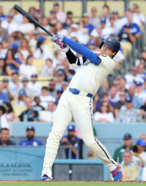 大谷翔平、4回にチーム初安打の中前打 左膝の炎症続く“極限状態”も