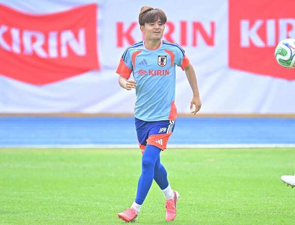 ト*ト様 【入手困難‼︎】 サッカー日本代表 久保建英 オーセンティ ちょっと日本人っぽくない」久保建英がピッチ内外で“すごく面白い”と評