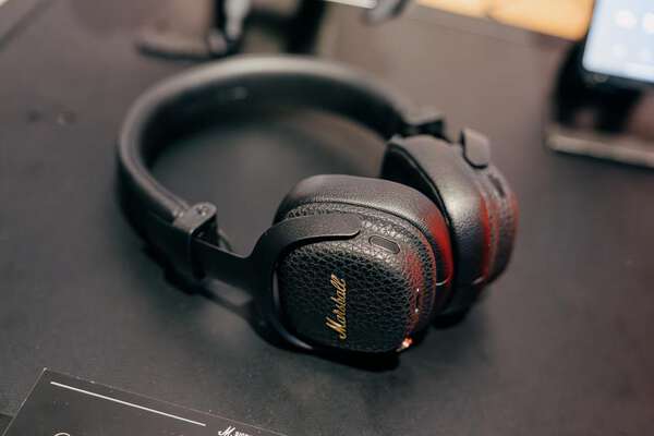 音質と携帯性を両立。Marshallから新しいワイヤレスヘッドホン「MILTON