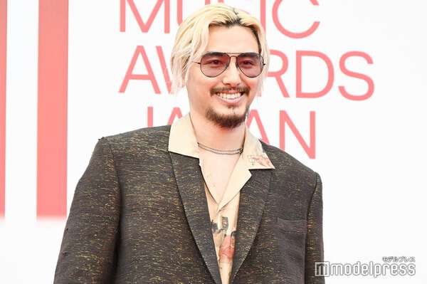藤井風、ベルリンでの自然なショットがファンを魅了