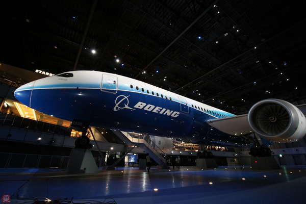 ボーイングの「“元祖”超音速旅客機」が異形すぎる！ 幻の機体の