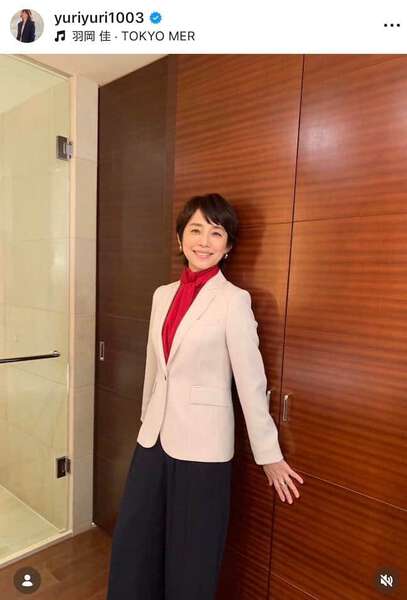 石田ゆり子の開脚ストレッチで美を育む！