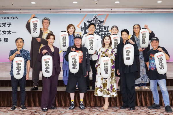 忠臣蔵をやろうと奔走する熱き芝居者たちを描く 歌って踊っての