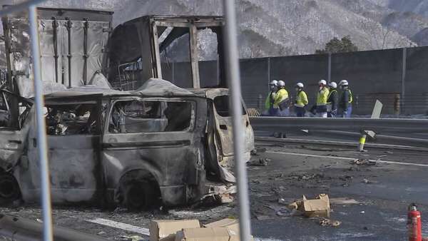 群馬・みなかみ町の関越自動車道下り線で67台が絡む多重事故 新たに1人