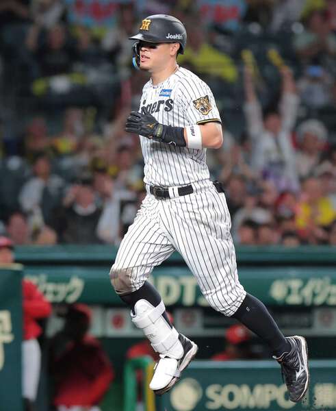 阪神・佐藤輝 激走“Vランニング弾”4番お目覚め！自己最多10度目の猛打