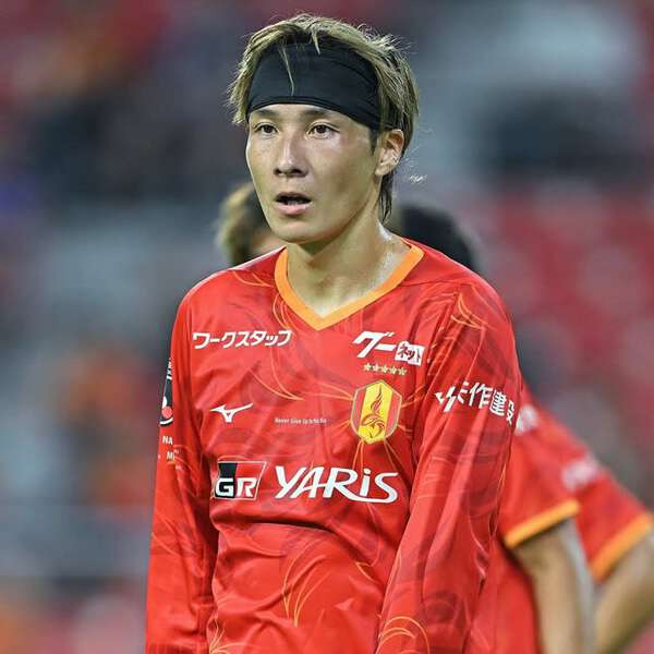 山岸祐也　2021カード3種 まさかの3分間で2枚のイエローカード…名古屋FW山岸祐也が退場