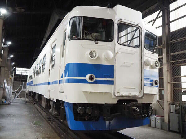 現役唯一の国鉄形電車」も“平成の色”に復活！ “あり得ない行先表示”も
