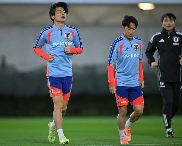 すごい色だな」「デザイン派手」日本代表がトレーニングウェアを一新