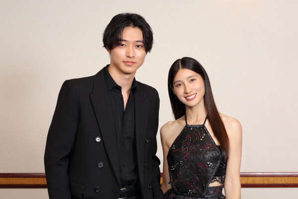 山崎賢人＆土屋太鳳、朝ドラ以来の夫婦役に息ぴったり 「前世でも