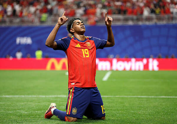 W杯、日本深夜の一撃にネット衝撃…スペインの“神童”がペレに次ぐ18歳