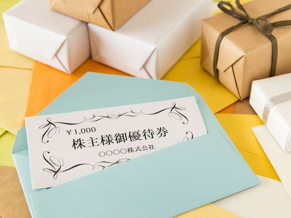 吉野家　株主優待 500円×20枚と 折り紙1枚 4枚の500円優待券が年に2回も。株価も比較的安定している」35歳