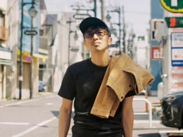 ほんっとにイケおじ」井ノ原快彦、街中での自然体モデルショットに反響