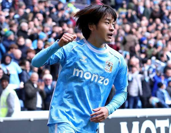 ランパード監督と喜び合う姿が最高に熱い」「本当に誇らしい！」29歳