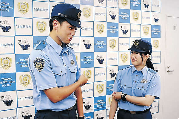 ポロシャツで涼しく勤務 県警、猛暑対策で新制服|au Webポータル国内