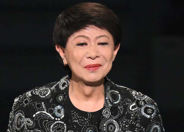 美川憲一、心臓手術を報告 洞不全症候群で入院中「少しでも早く元気に仕事復帰できるよう日々努力」11日にペースメーカー取り付け|au  Webポータル芸能ニュース