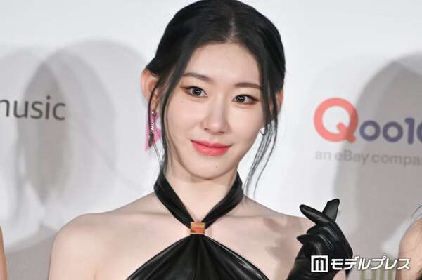 ITZYチェリョン、胸元開放のチューブトップ姿公開「色気と上品さの