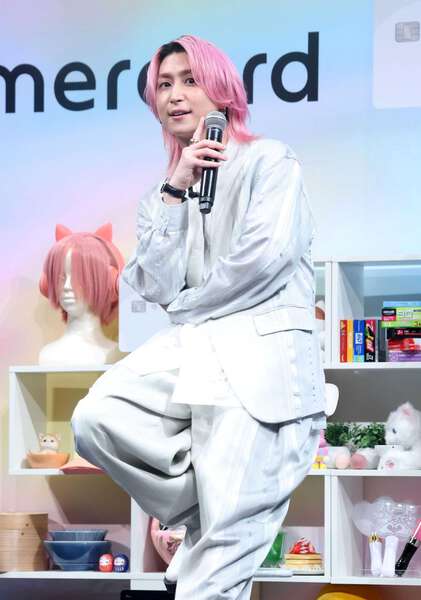 ちょっとつややかなSnow Man佐久間大介「白を基調に、パールっぽい感じ